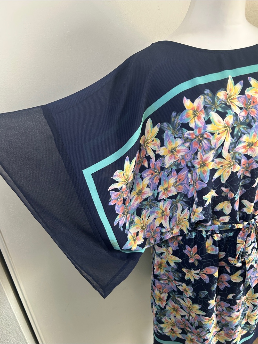 BCBGMaxAzria Lois Kimono Sleeve Floral Print Chiffon Mini Dress - Picture 3 of 10